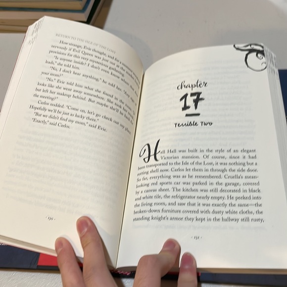 Return to the Isle of the Lost: A Descendants Novel by Melissa De La Cruz - Picture 3 of 3